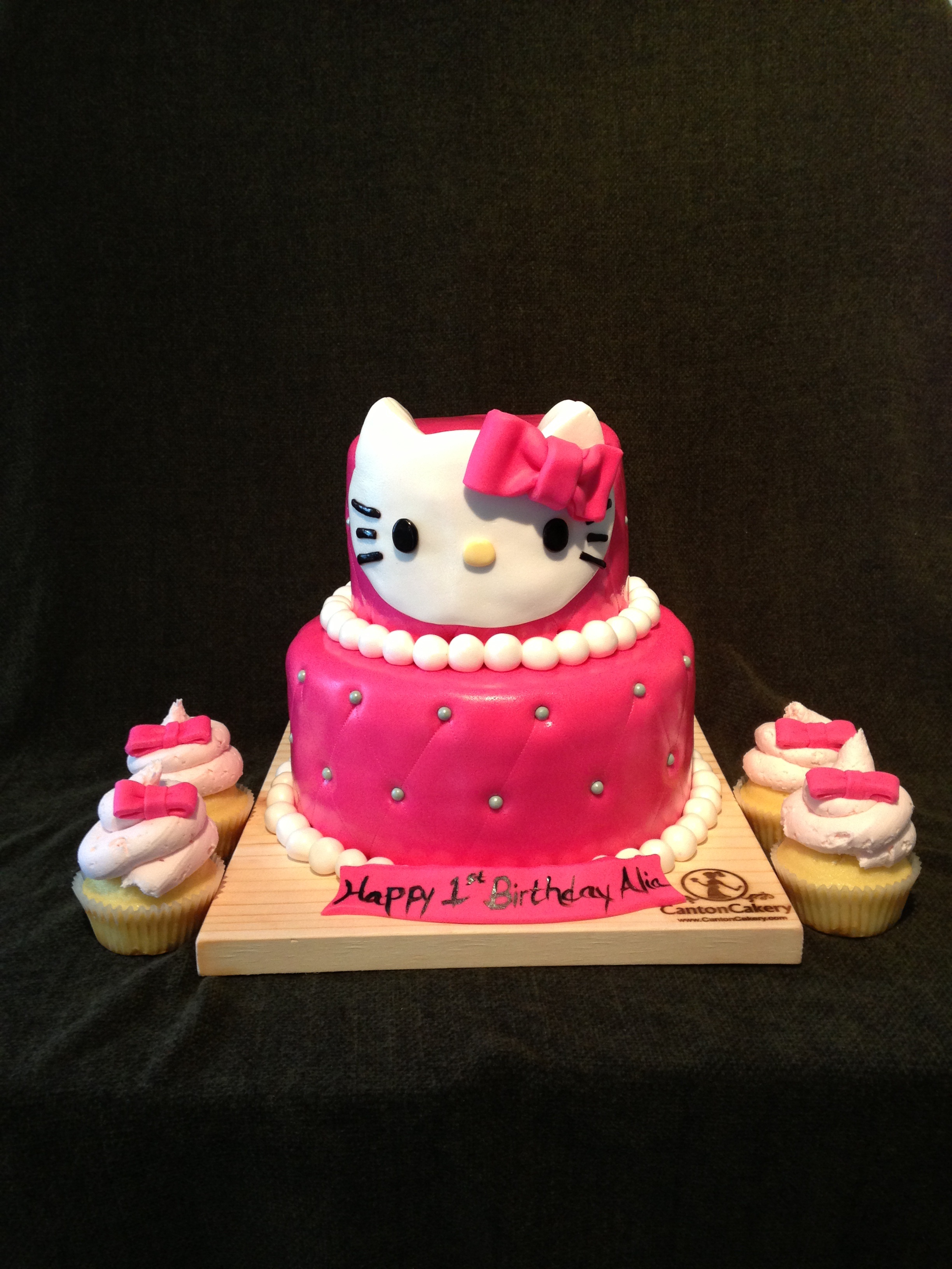 Hello Kitty Cake